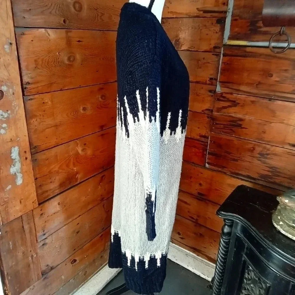 Venus Long Cardigan - Picture 2 of 9